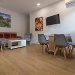 Ares Ii 15 Min Theatre, Crib & Pet Friendly