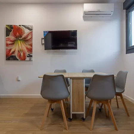 Ares Ii 15 Min Theatre, Crib & Pet Friendly *