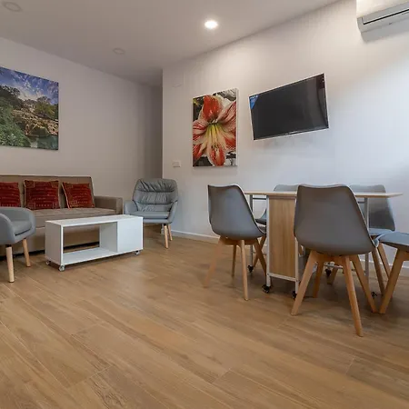 Ares Ii 15 Min Theatre, Crib & Pet Friendly