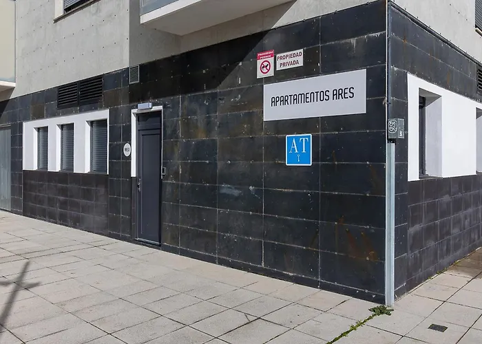 Ares Ii 15 Min Theatre, Crib & Pet Friendly Apartman *