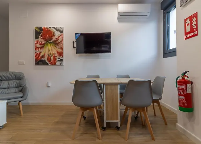 Ares Ii 15 Min Theatre, Crib & Pet Friendly *