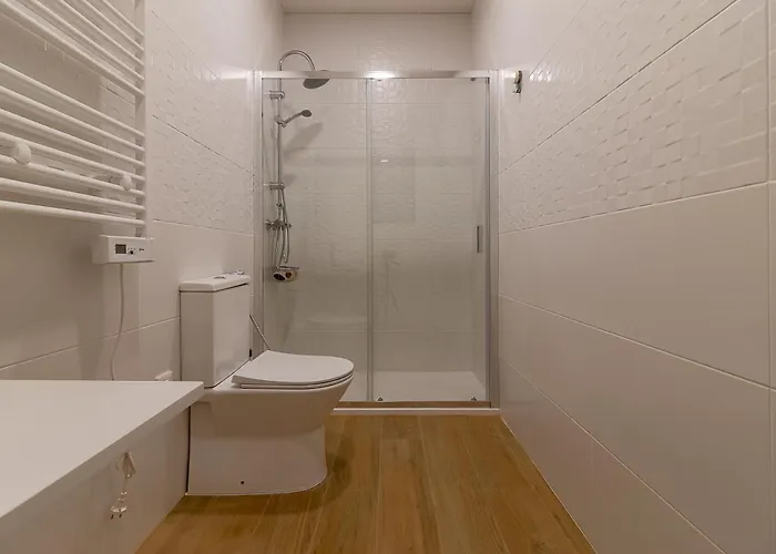 Ares Ii 15 Min Theatre, Crib & Pet Friendly *