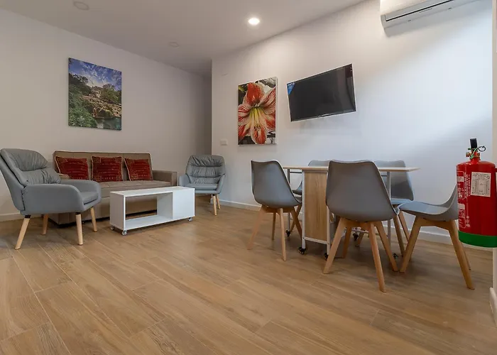 Ares Ii 15 Min Theatre, Crib & Pet Friendly