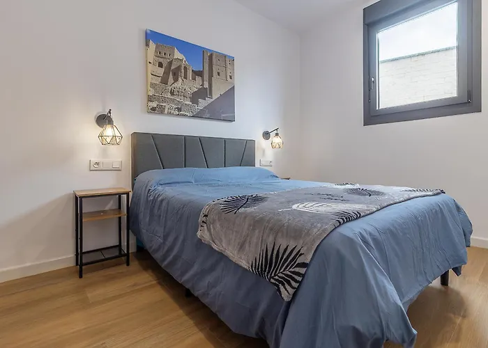 Ares Ii 15 Min Theatre, Crib & Pet Friendly